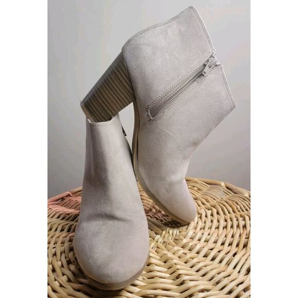 Boot Sz 7 Women Mid Ankle Booti Stacked Heel Taupe Faux Suede Side Zip Boho - Picture 1 of 10